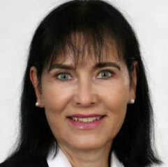 Zur Seite: Dr. Helga Marhofer-Ferlan